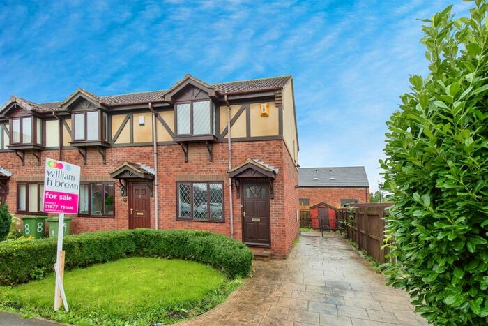 3 Bedroom End Of Terrace House For Sale In Clayton Court, Featherstone, Pontefract, WF7