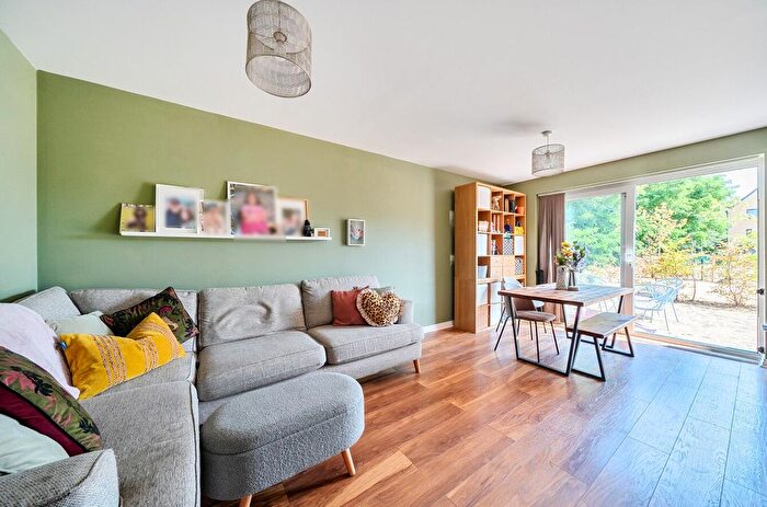 2 Bedroom Flat For Sale In Coley Avenue, Reading, RG1