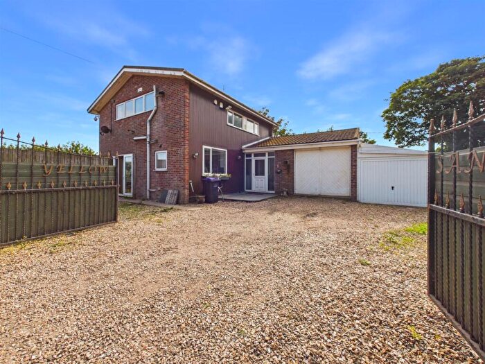4 Bedroom Detached House For Sale In Yellow Sands, Anderby Creek, Skegness, PE24