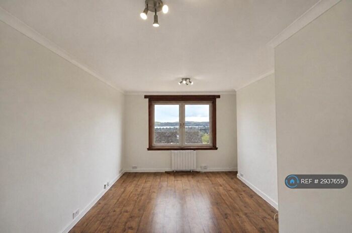 3 Bedroom Flat To Rent In Pentland Crescent, Dundee, DD2