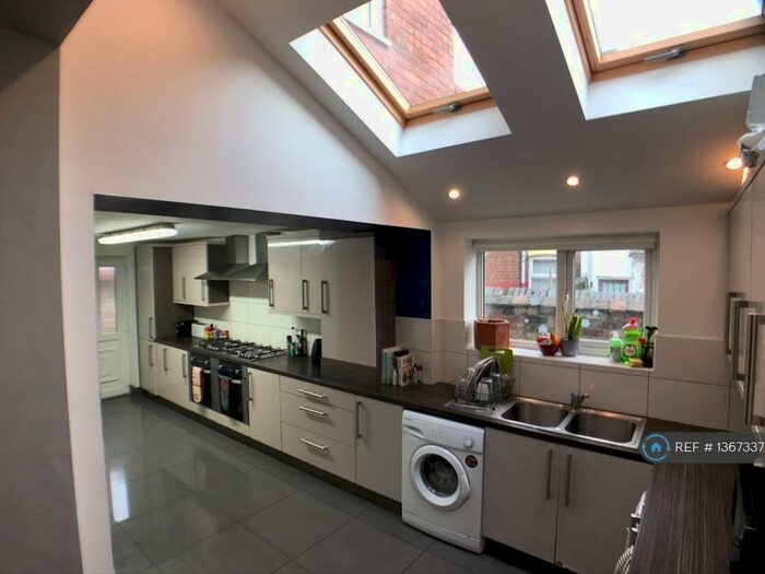 8 Bedroom Terraced House To Rent In Borrowdale Road, Liverpool, L15