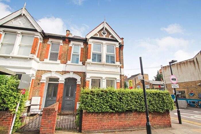2 Bedroom Flat To Rent In Hainault Road, Leytonstone, London, E11