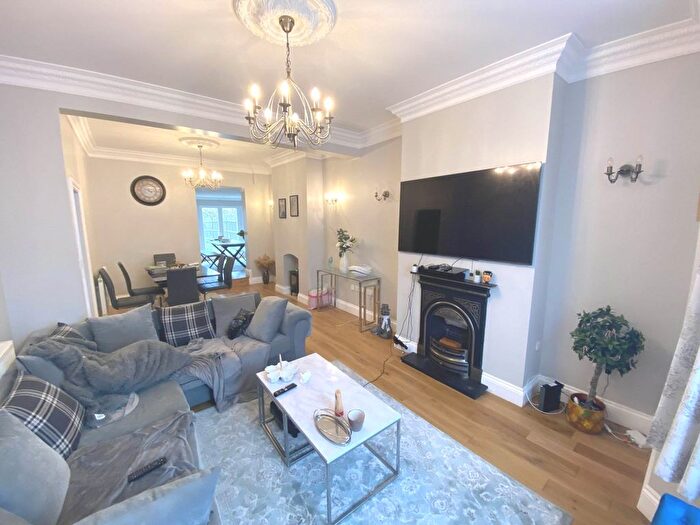 4 Bedroom Terraced House To Rent In Parkhurst Road, London, N11