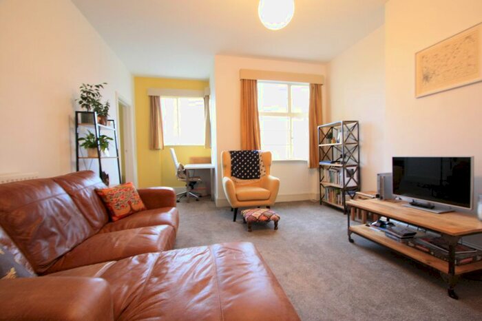 2 Bedroom Flat To Rent In Woodlands, Clapham Common North Side, SW4