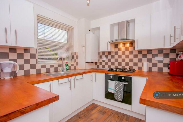2 Bedroom Flat To Rent In Barker Drive, London, NW1
