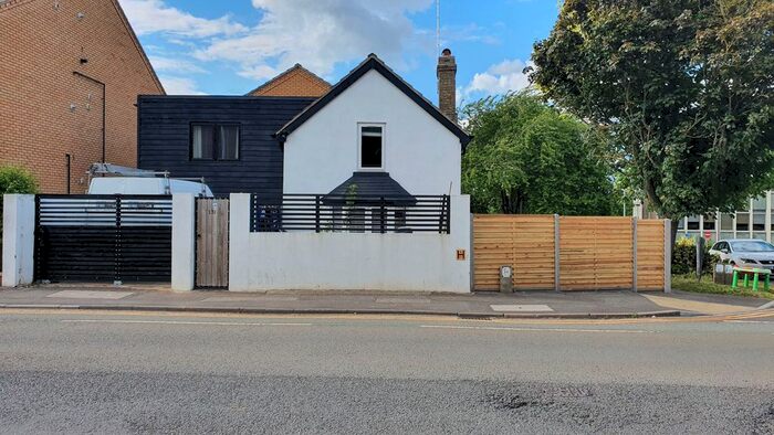 3 Bedroom Property To Rent In Oundle Road, Woodston, Peterborough, PE2