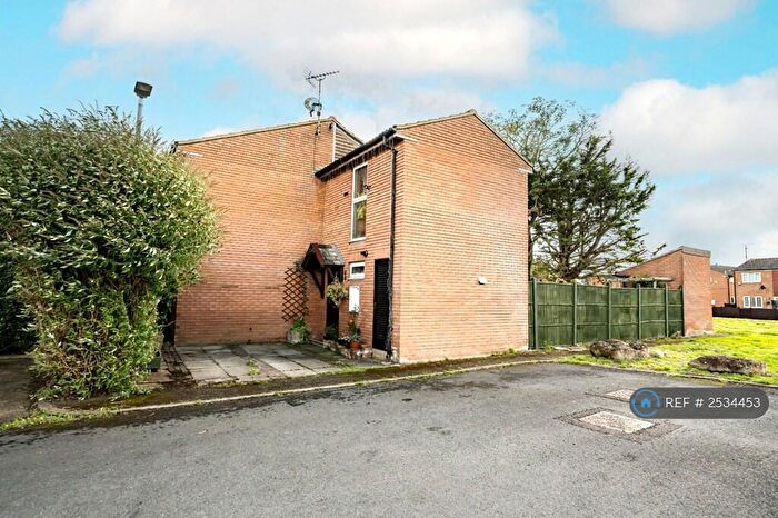 3 Bedroom Semi-Detached House To Rent In Cherwell Road, Aylesbury, HP21