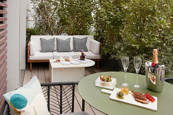 2 Bedroom Flat For Sale In Hanover Square, London, W1S