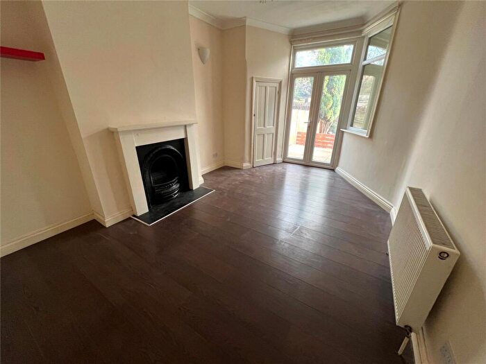 3 Bedroom Terraced House To Rent In Arnold Gardens, Bounds Green, London, N13