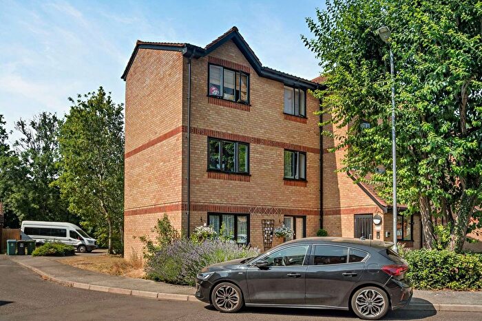 1 Bedroom Flat For Sale In Courtlands Close, Watford, WD24