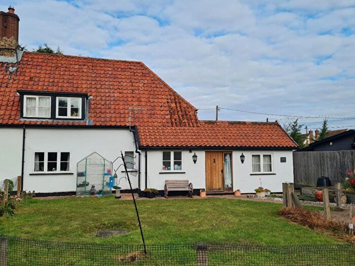 3 Bedroom Semi-Detached House For Sale In Church Road, IP14