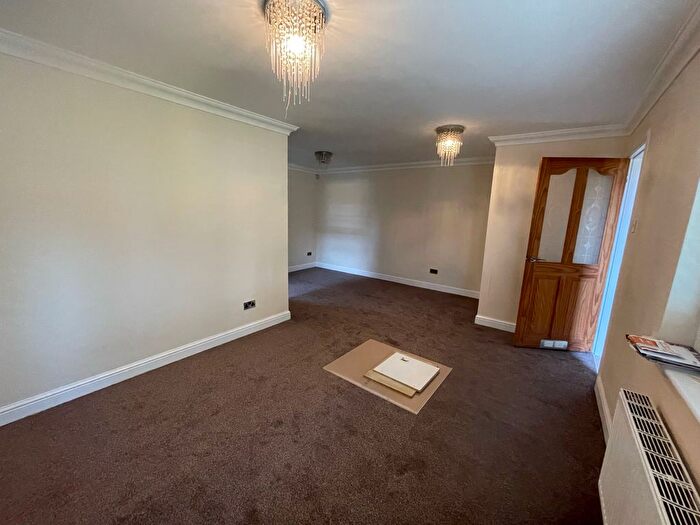 2 Bedroom Flat To Rent In Aspenwood Drive, Sale, M33
