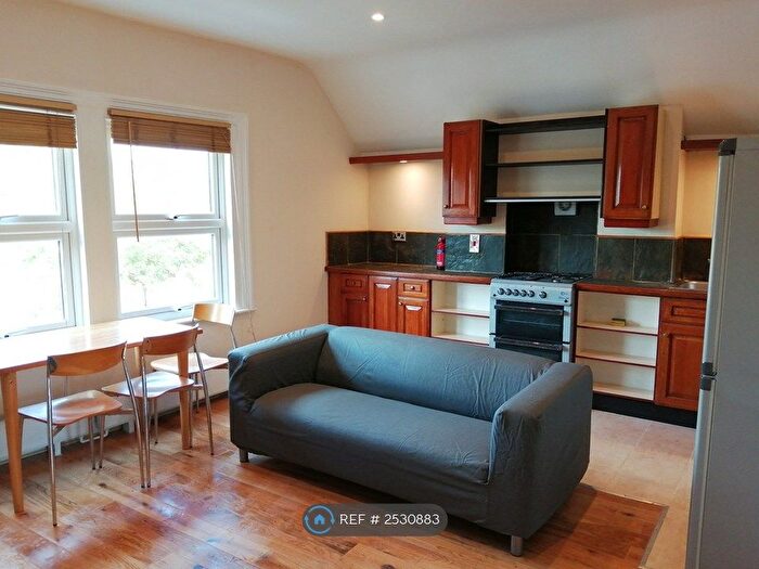 1 Bedroom Flat To Rent In Clapham Common South Side, London, SW4