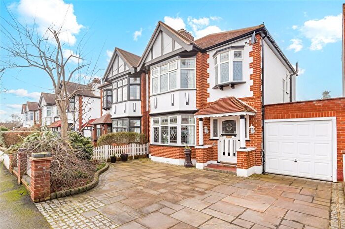 3 Bedroom Semi-Detached House For Sale In Sycamore Avenue, Upminster, RM14