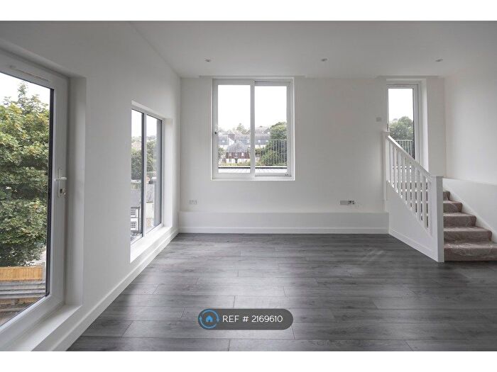 2 Bedroom Flat To Rent In The Headlands, Penryn, TR10