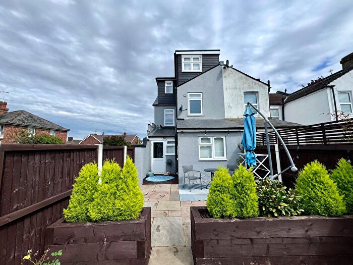 4 Bedroom End Of Terrace House To Rent In Linden Road, Ashford, TN24