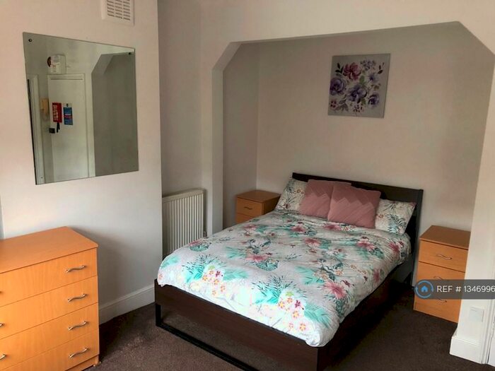 Studio To Rent In Elm Grove, Cricklewood, NW2