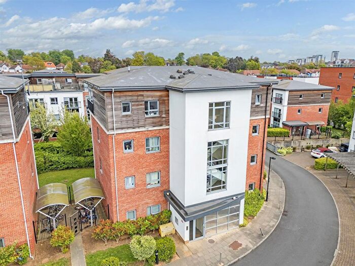 2 Bedroom Flat For Sale In Riverside Close, Eddleston Court Riverside Close, RM1