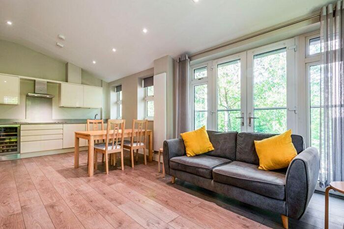 2 Bedroom Flat To Rent In Corunna Court, Wellington Business Park, Crowthorne, RG45