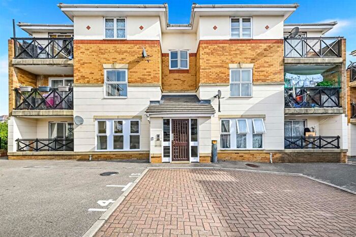2 Bedroom Flat To Rent In Champness Road, Barking, IG11