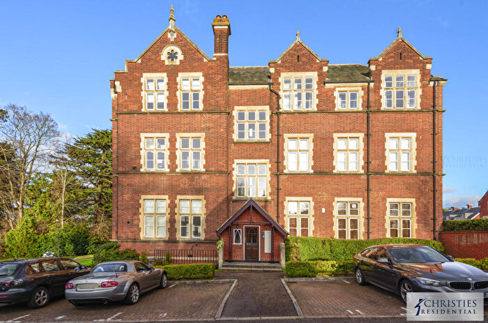 2 Bedroom Flat To Rent In South Leatherhead, KT22