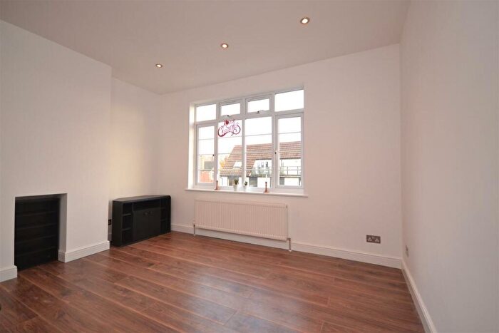 2 Bedroom Apartment To Rent In Risborough Close, Muswell Hill, London, N10