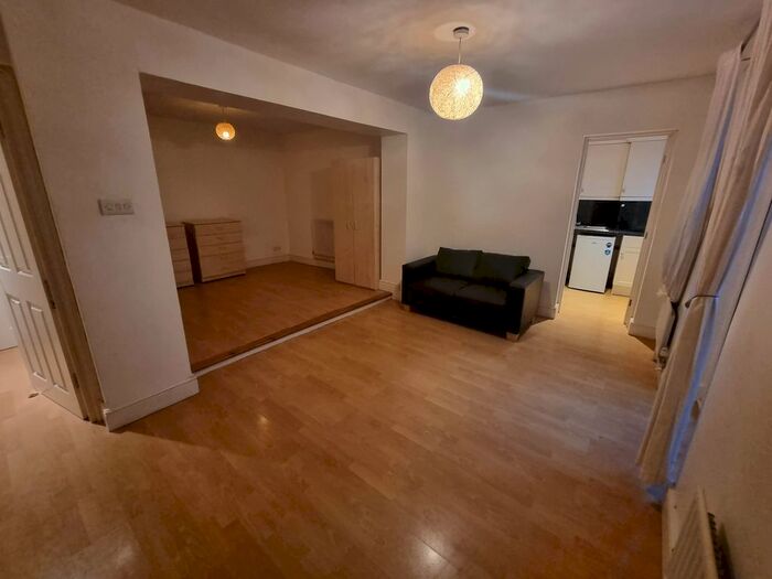 Studio To Rent In Haydons Road, Wimbledon, South West London, SW19