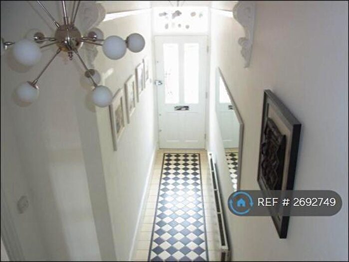 4 Bedroom Terraced House To Rent In Salisbury Road, Barnet, EN5