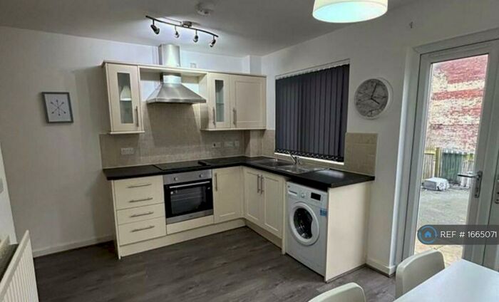 4 Bedroom Semi-Detached House To Rent In Stanza Court, Liverpool, L5
