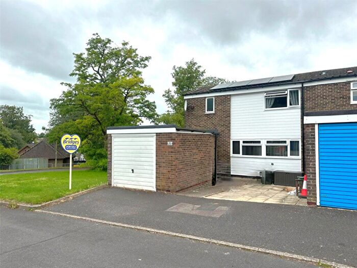 3 Bedroom End Of Terrace House For Sale In Pennine Way, Basingstoke, Hampshire, RG22