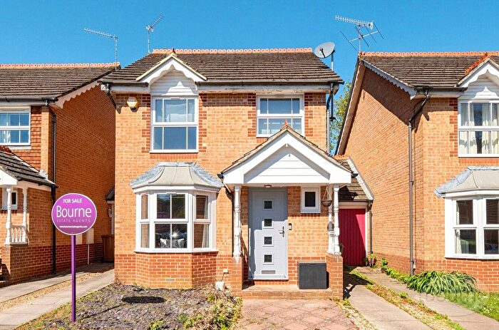 3 Bedroom Link Detached House For Sale In Cater Gardens, Guildford, Surrey, GU3
