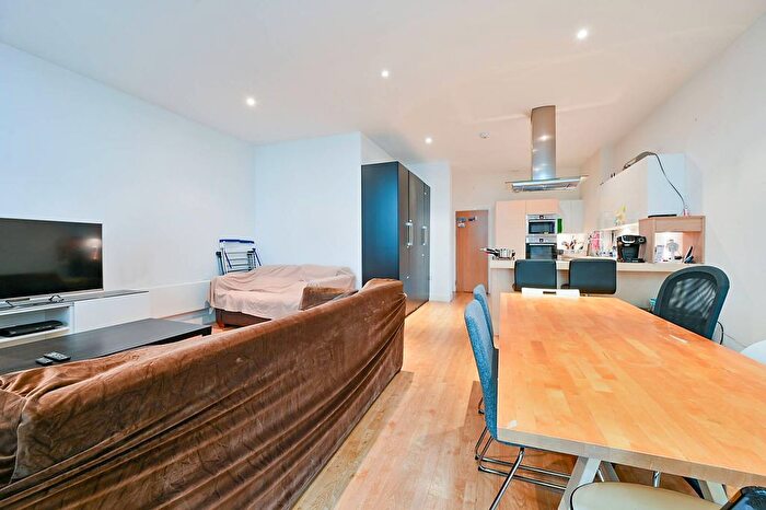 2 Bedroom Flat For Sale In Bromyard House, East Acton, London, W3