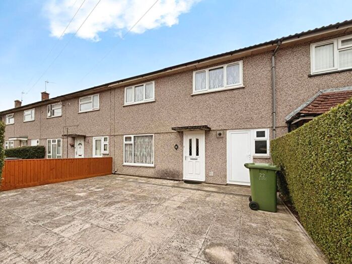 3 Bedroom Terraced House For Sale In Boscombe Road, Swindon, SN25
