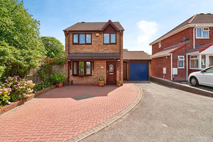 3 Bedroom Detached House For Sale In Welland Grove, Willenhall, West Midlands, WV13