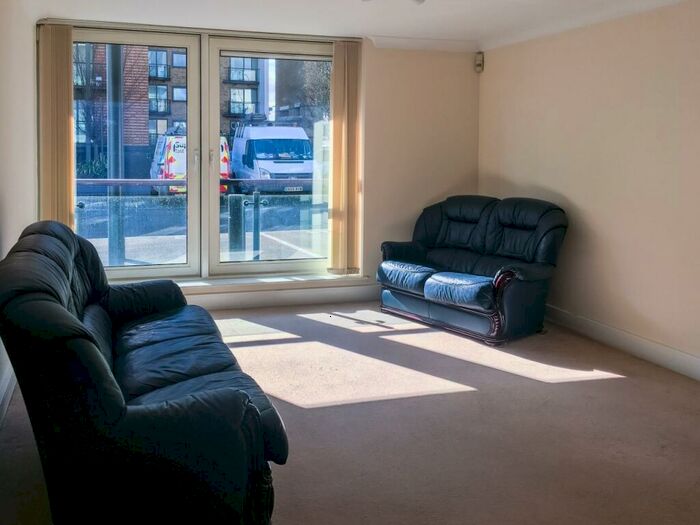 1 Bedroom Apartment To Rent In Boardwalk Place, Canary Wharf, London, E14