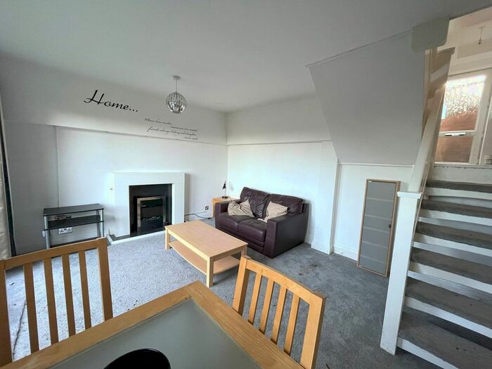 2 Bedroom Semi-Detached House To Rent In Camrose Drive, Waunarlwydd, Swansea, SA5