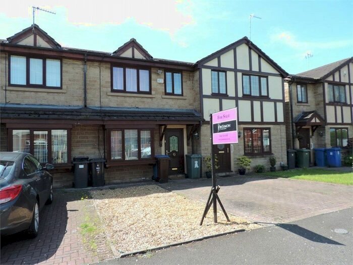 3 Bedroom Town House To Rent In North Street, Radcliffe, Manchester, M26