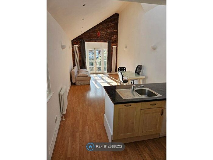 3 Bedroom Flat To Rent In Berkeley Road, London, N8