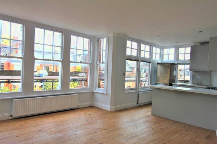 2 Bedroom Flat To Rent In Woodland Rise, Muswell Hill, London, N10