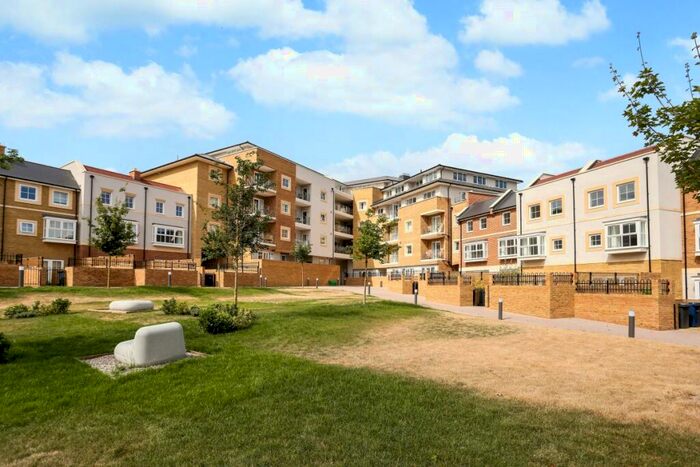 2 Bedroom Apartment To Rent In Flambard Way Godalming, GU7