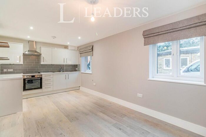 1 Bedroom Flat To Rent In Hersham Road, KT12