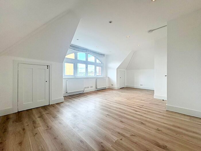 2 Bedroom Flat To Rent In Powis Street, London, SE18