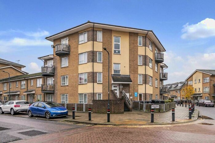2 Bedroom Flat To Rent In Hawkins Road, Harlesden, NW10