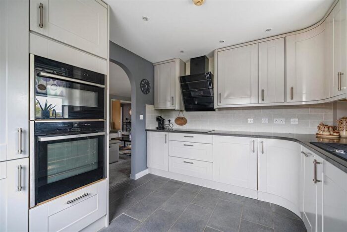 2 Bedroom Apartment For Sale In Queensgate, Maidstone, ME16