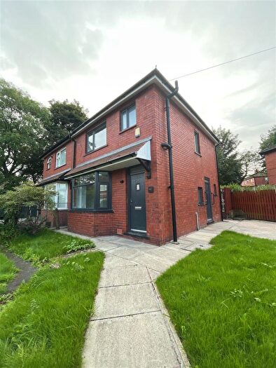 3 Bedroom Semi-Detached House To Rent In Brushes Road, Stalybridge, SK15