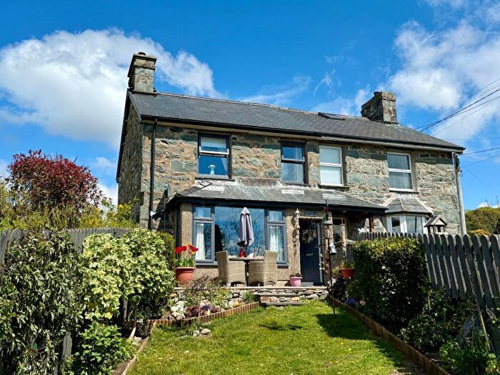 3 Bedroom Semi-Detached House For Sale In Bryn Ffynnon, Dyffryn Ardudwy, LL44