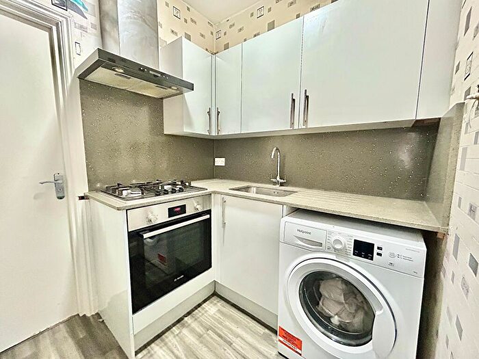 2 Bedroom Flat To Rent In Forest Road, Walthamstow, E17