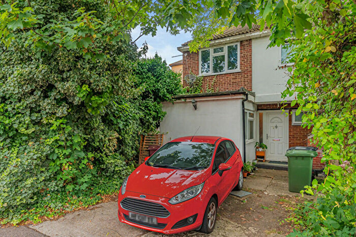 4 Bedroom End Of Terrace House For Sale In Castlands Road, London, SE6