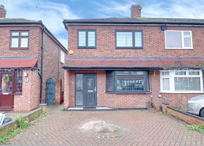 3 Bedroom End Of Terrace House For Sale In Mygrove Gardens, Rainham, RM13