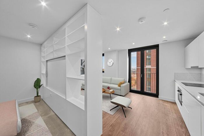 Apartment To Rent In Affinity Way London, E16